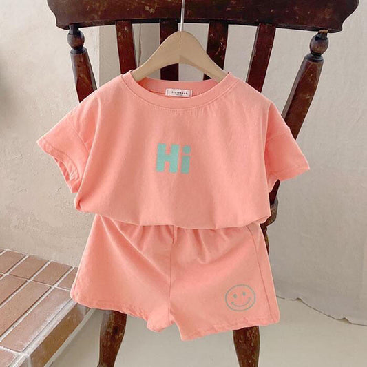 P Ropa para bebés y niños pequeños, conjunto casual coreano de manga corta de color caramelo para bebés, camiseta con letras y cara sonriente, conjunto de dos piezas con pantalones cortos 