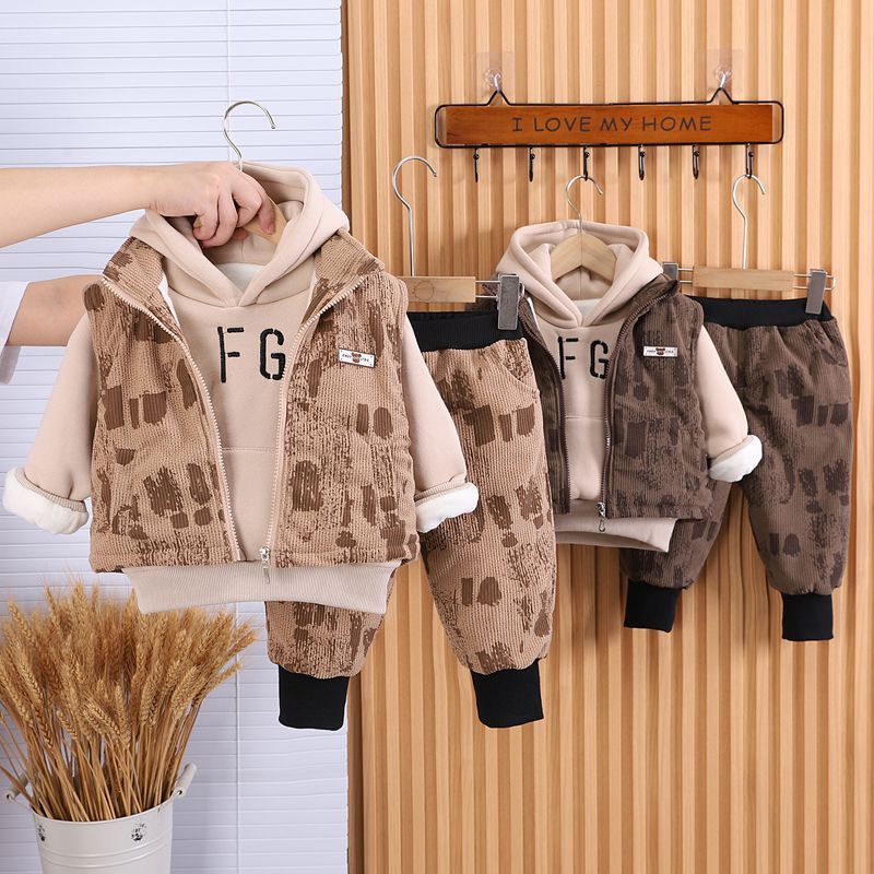 P boys autumn and winter velvet set, new foreign style baby children's baby boys winter clothes thickened sweater vest three-piece set