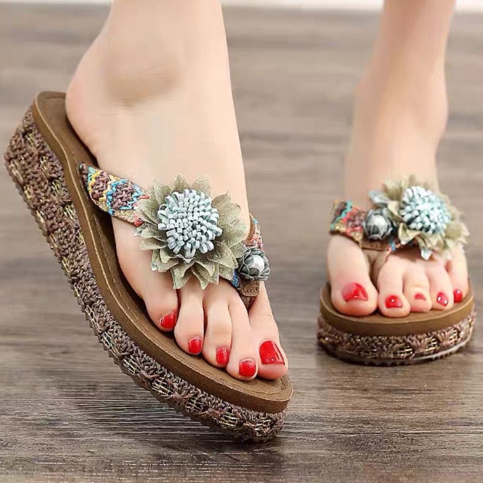 P 2023 Verano Nuevas Zapatillas de Espiga con Flores para Mujer Moda de Celebridades de Internet Prendas de Vestir Exteriores Tacón Inclinado Suela Gruesa Zapatillas de Playa Antideslizantes