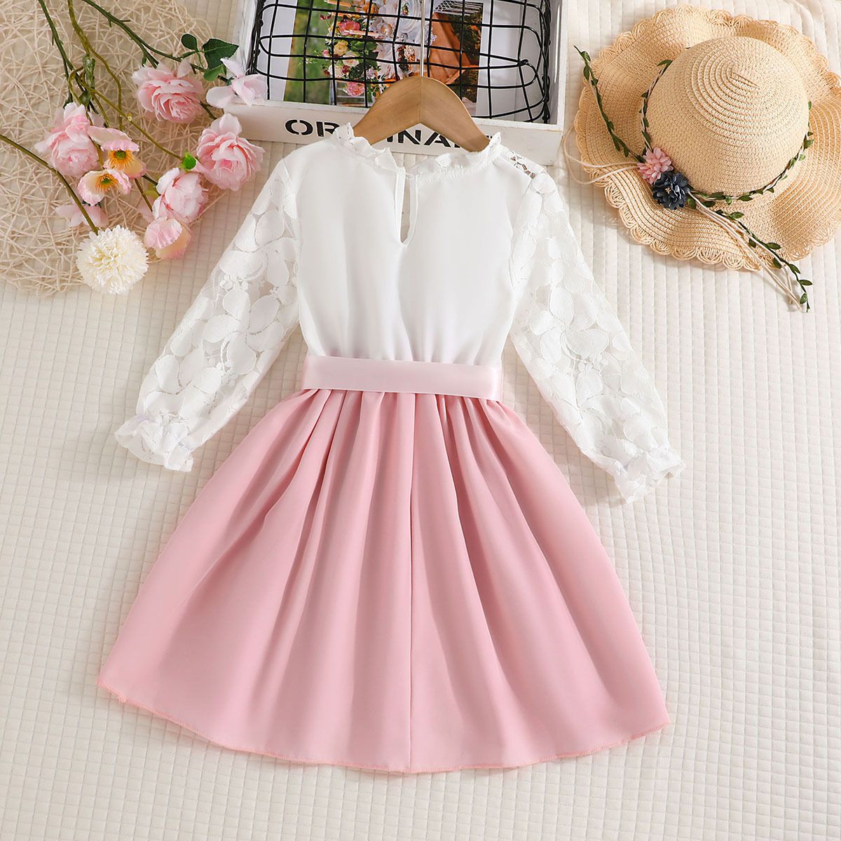 Girls dress princess wind Europe and the United States white lace stitching solid color hem princess skirt childhood dress dress.