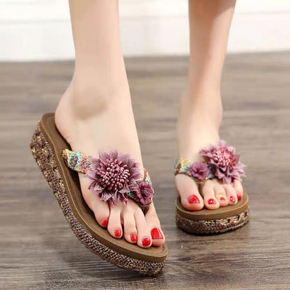 P 2023 Summer New Flower Herringbone Slippers Women's Internet Celebrity Fashion Outwear Slope Heel Thick Sole Anti slip Beach Slippers