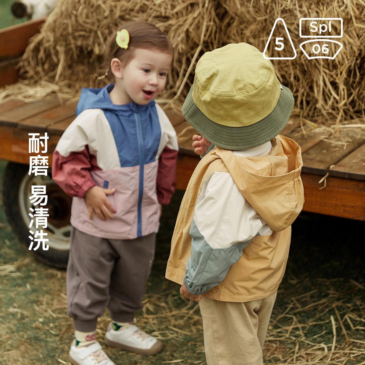 Children&#039;s clothes in the spring of 2024, the new windbreaker coat for boys and girls is spliced and contrasted with the Korean windproof hood.