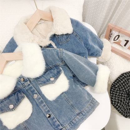 A Children's fleece thickened denim jacket, foreign style winter clothing, new girls' Korean version of denim clothes, baby tops trendy