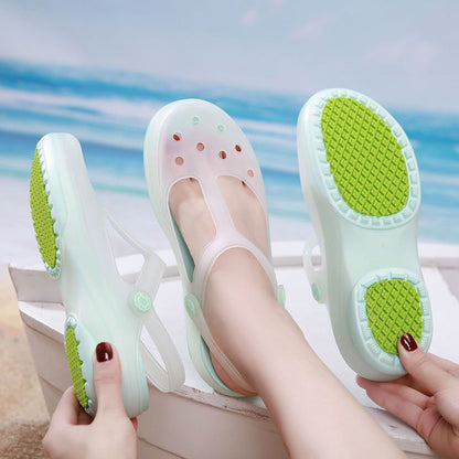 Zapatos con agujero en forma de P para mujer, de verano, antideslizantes, con suela gruesa, Mary Jane, nuevas zapatillas de gelatina Baotou, zapatos de playa, sandalias de enfermera para mujer. 