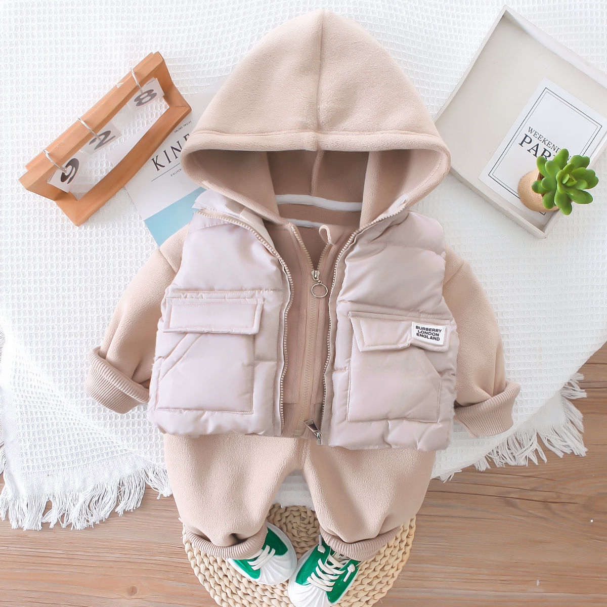 P Boys' autumn and winter foreign style velvet thickened three-piece baby winter suit baby children's thermal sweater trendy children's clothing