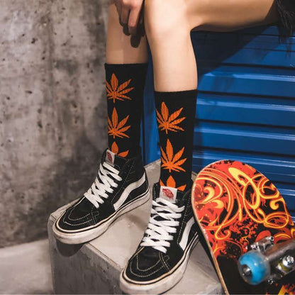 Calcetines de hoja de arce para parejas, estudiantes, baloncesto, caña alta, que absorben la humedad, calcetines largos de moda de Instagram, calcetines de marca de moda para hombres y mujeres 