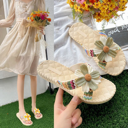 P [Explosive] Fairy sandals are worn outside the new summer four-leaf clover flat flip-flops casual beach shoes