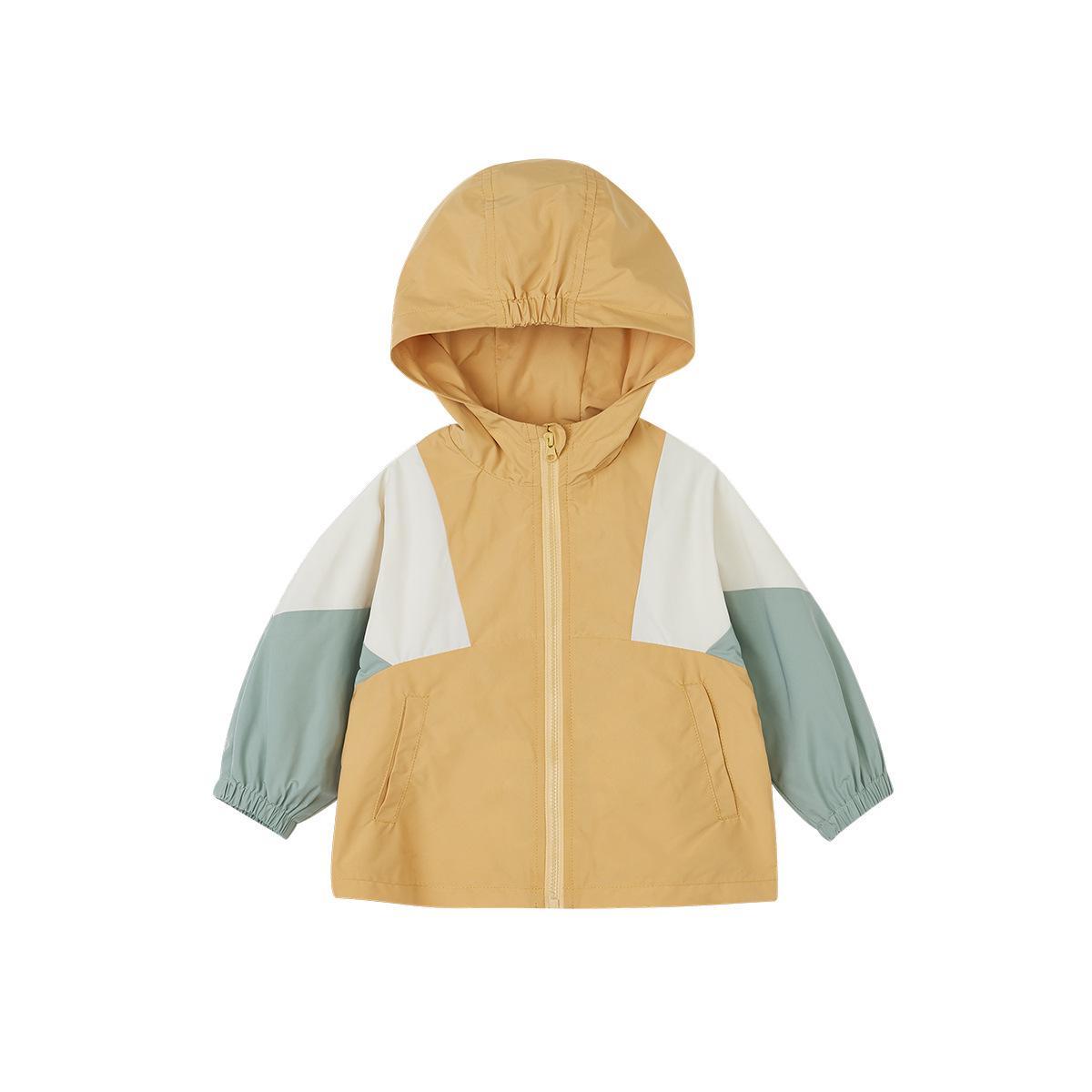 Ropa para niños en la primavera de 2024, el nuevo abrigo cortavientos para niños y niñas está empalmado y contrastado con la capucha cortavientos coreana.