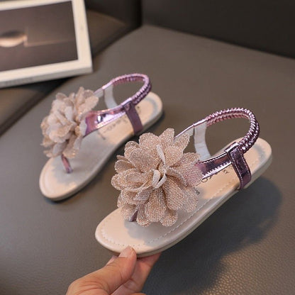 P 2023 new summer flowers pinch girls sandals children beach shoes tide slippers parent-child shoes.