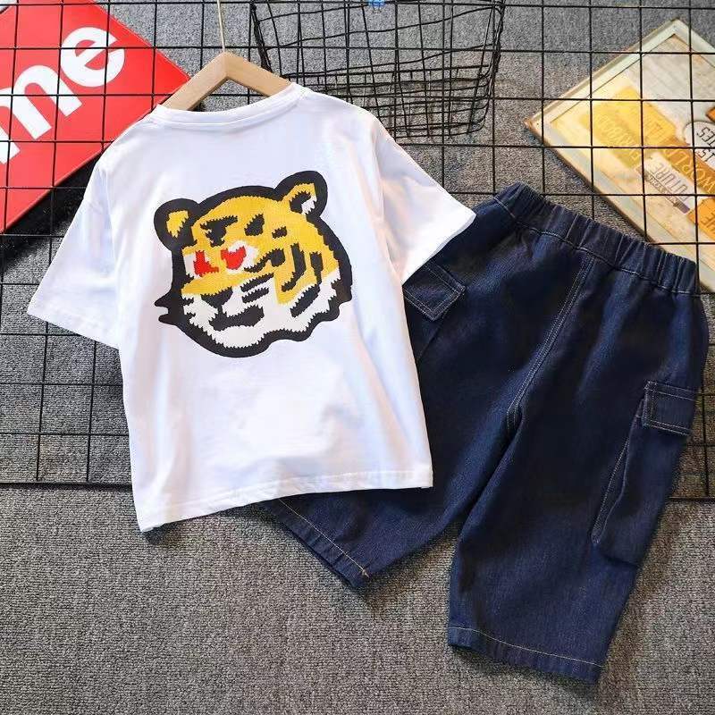 Conjunto de camiseta de tigre P para niños 2022, nuevo y atractivo conjunto de vaquero de manga corta con cabeza de tigre, edición coreana, camiseta y pantalones cortos para niños 