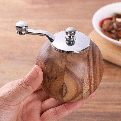 Hand-grinding pepper grinder Wooden black pepper particle grinding tool thickness adjustable freshly ground pepper seasoning bottle.