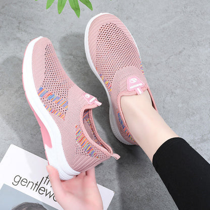 P Zapatos de tela de verano viejos de Beijing para mujeres, zapatos huecos para personas de mediana edad y mayores, zapatos cómodos y transpirables para madres, zapatos de malla casuales versátiles 