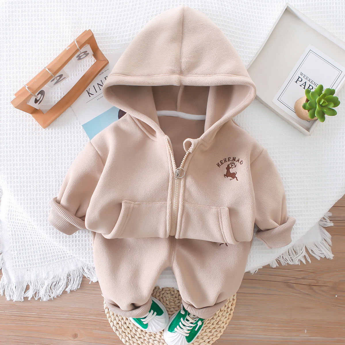 P Boys' autumn and winter foreign style velvet thickened three-piece baby winter suit baby children's thermal sweater trendy children's clothing