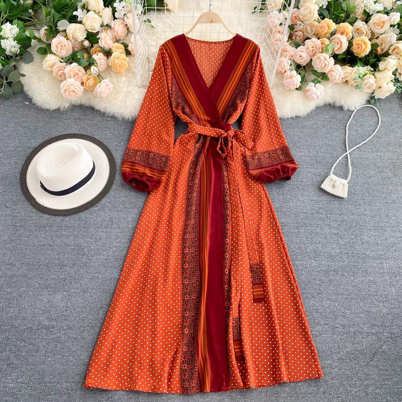 A European and American retro printing lace-up waist and thin temperament V-neck foreign gas bubble sleeve long dress women's autumn and winter