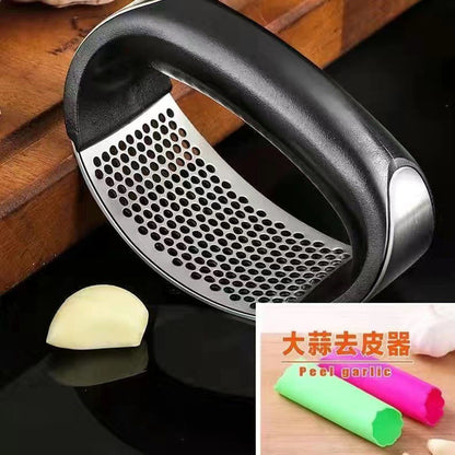 Stainless steel hand-operated ring garlic press garlic mashed garlic artifact pounded garlic scoop household kitchen garlic powder shooting tool.