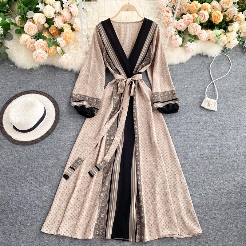 A European and American retro printing lace-up waist and thin temperament V-neck foreign gas bubble sleeve long dress women's autumn and winter