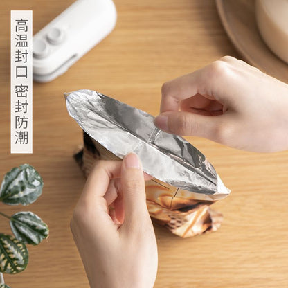 (VIDEO) New Mini Sealing Machine Magnetic Charging Household Snack Freshness Sealing God Multi functional Small Sealing Machine