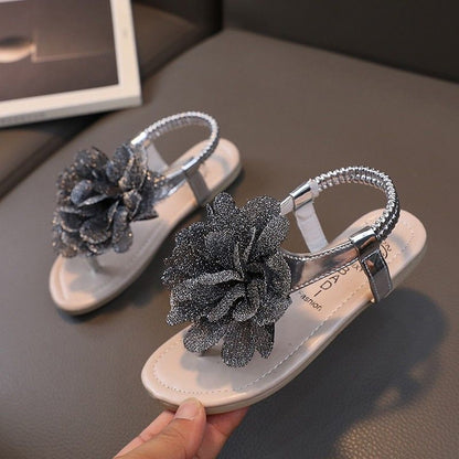 P 2023 new summer flowers pinch girls sandals children beach shoes tide slippers parent-child shoes.