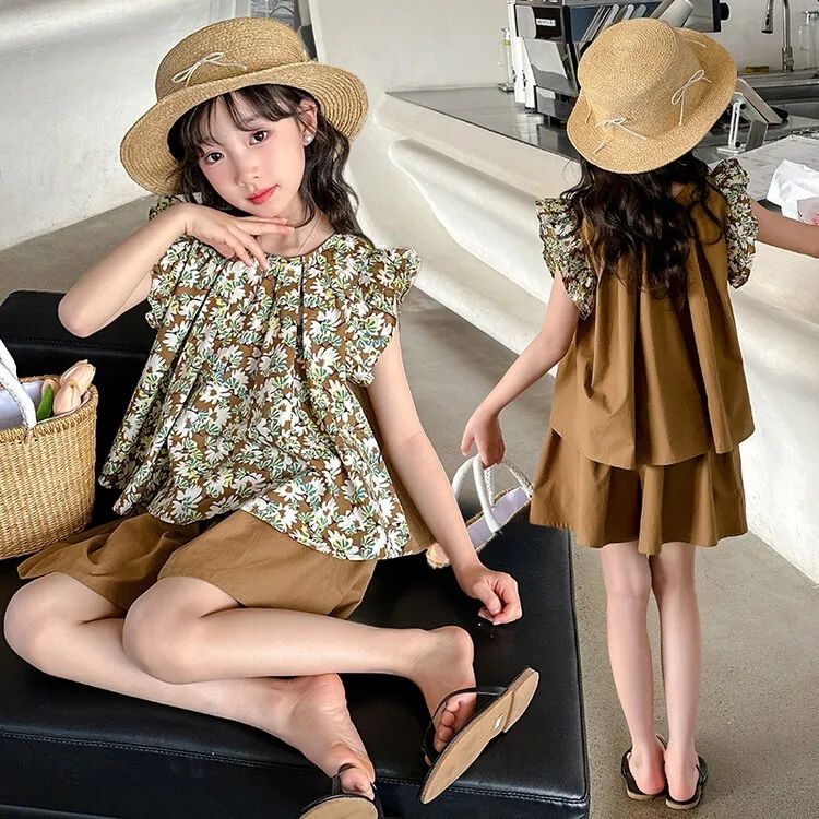 P Girls Fragmented Flower Set Summer 2024 New Fashionable and Fashionable Summer Children's Ice Silk Doll Two piece Set Shorts Trendy