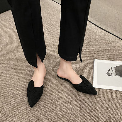 A Pointed-toe sandals women's spring summer 2023 semi-slipped, gentle temperament, suede flat heel, fairy comfortable toe slippers