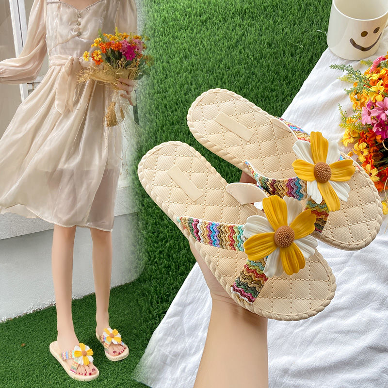 P [Explosive] Fairy sandals are worn outside the new summer four-leaf clover flat flip-flops casual beach shoes