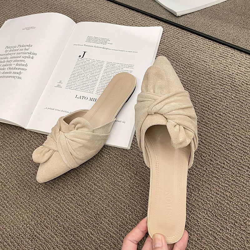 A Pointed-toe sandals women's spring summer 2023 semi-slipped, gentle temperament, suede flat heel, fairy comfortable toe slippers