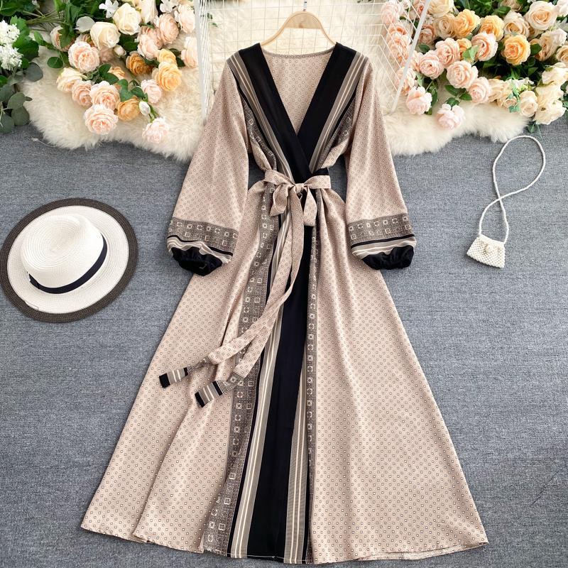 A European and American retro printing lace-up waist and thin temperament V-neck foreign gas bubble sleeve long dress women's autumn and winter