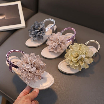 P 2023 new summer flowers pinch girls sandals children beach shoes tide slippers parent-child shoes.