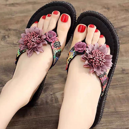 P 2023 Summer New Flower Herringbone Slippers Women's Internet Celebrity Fashion Outwear Slope Heel Thick Sole Anti slip Beach Slippers