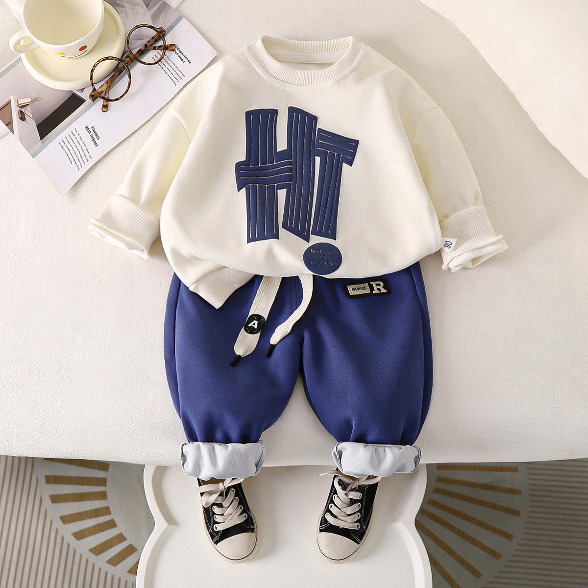 P spring and autumn baby sweater set children's casual top pants medium and small children's men's and women's treasure pants can be opened handsome