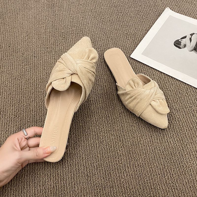 A Pointed-toe sandals women's spring summer 2023 semi-slipped, gentle temperament, suede flat heel, fairy comfortable toe slippers