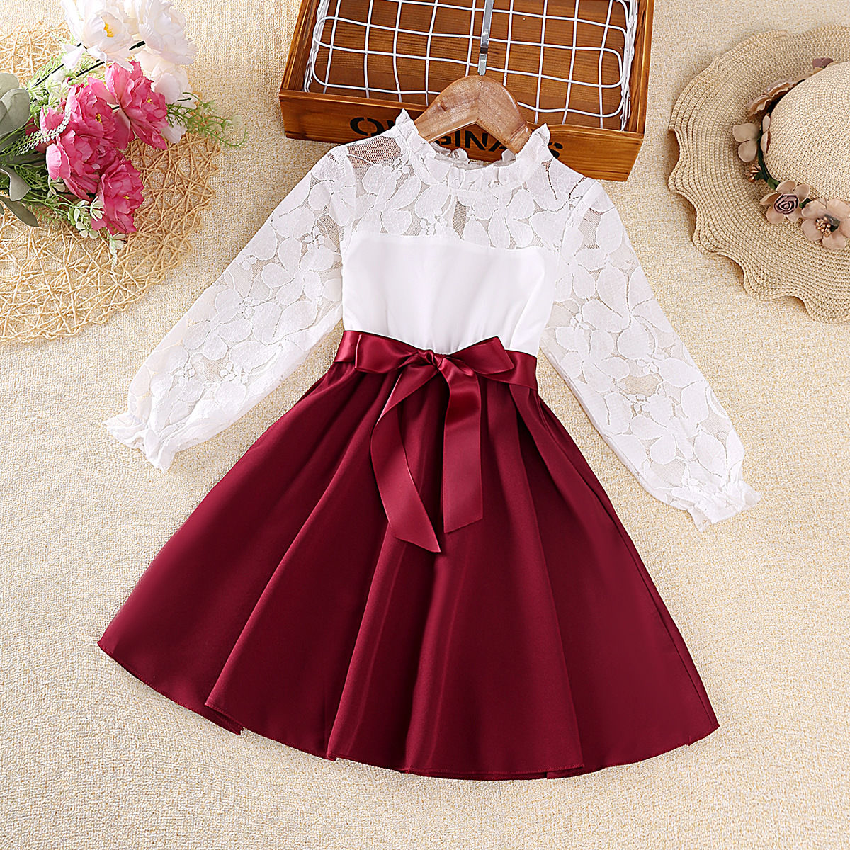 Girls dress princess wind Europe and the United States white lace stitching solid color hem princess skirt childhood dress dress.