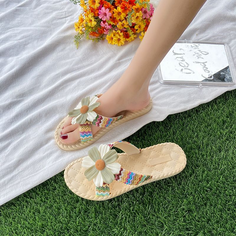 P [Explosive] Fairy sandals are worn outside the new summer four-leaf clover flat flip-flops casual beach shoes