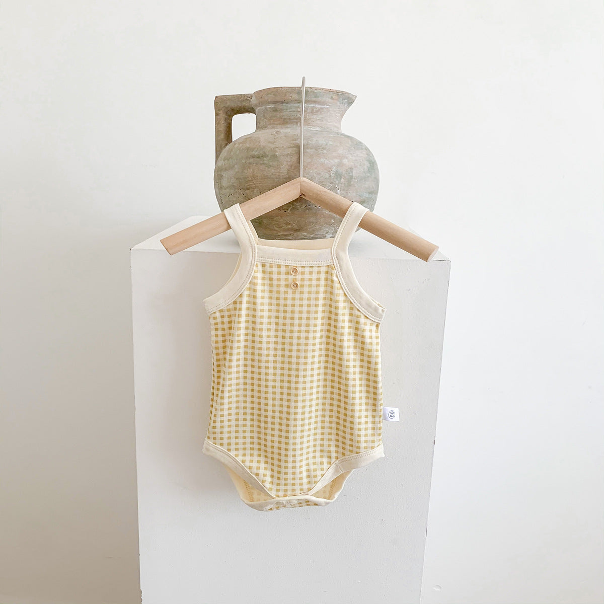 A baby summer camisole, fart jacket, ins, baby sleeveless, soft plaid hayi, one-piece climbing suit