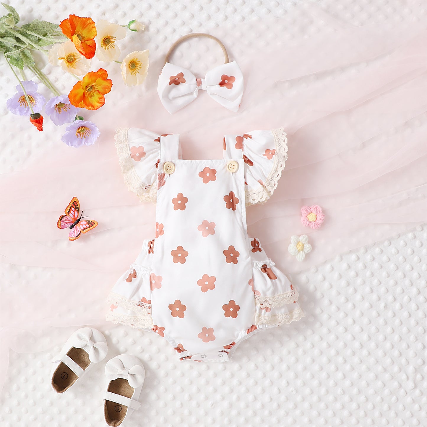 Mono para gatear con forma de triángulo y tocado para niña con mangas abullonadas de encaje y estampado floral pequeño 