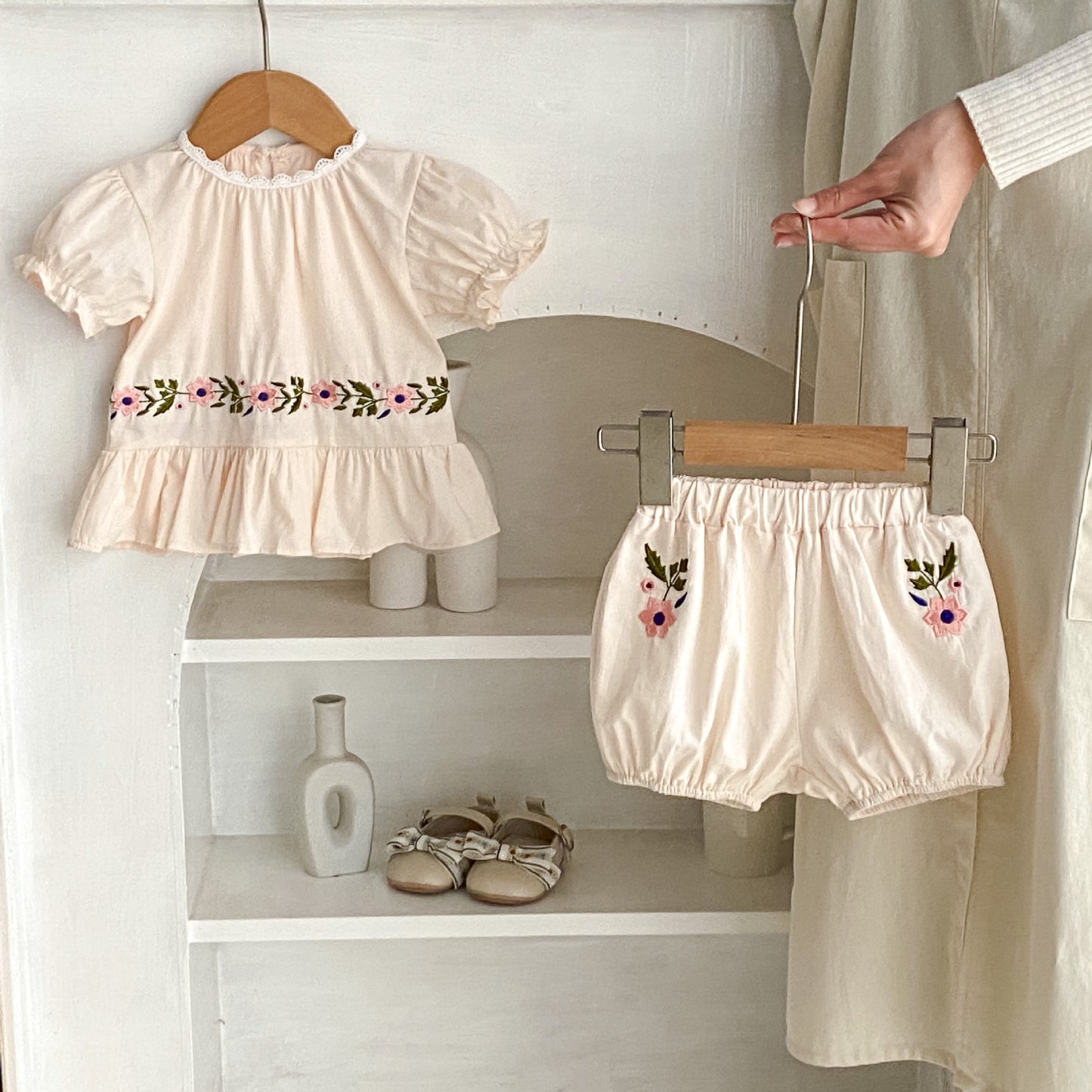 A 2024 Summer Baby Baby Flower Embroidered Round Neck Short Sleeve Shirt+Small Fresh Loose Shorts 2-piece suit