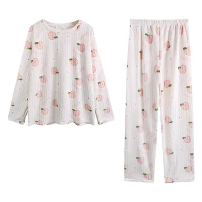 A autumn and winter bear printed coral fleece pajama set for women, loose and warm loungewear, long-sleeved two-piece set