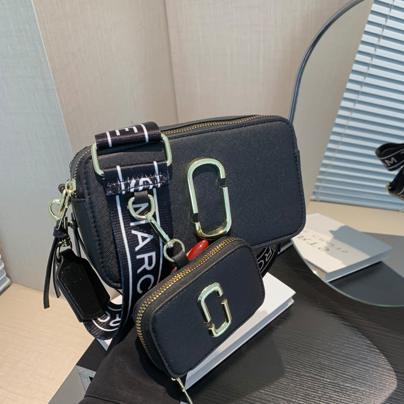 A foreign trade bag 2024 summer new shoulder messenger camera bag European and American contrasting color retro small square bag bag bag bag