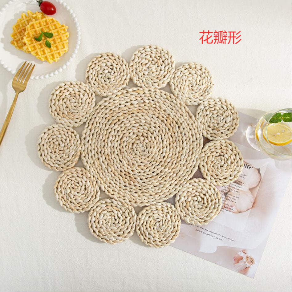 A Japanese-style home natural corn husk handmade straw plus thermal insulation tea mat table mat heat-resistant casserole mat plate cup placemat