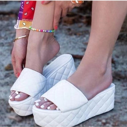 Sandalias y pantuflas de mujer de suela gruesa de gran tamaño con tacón Matsutake y cuadros prismáticos de una línea para uso exterior de verano de 2024 