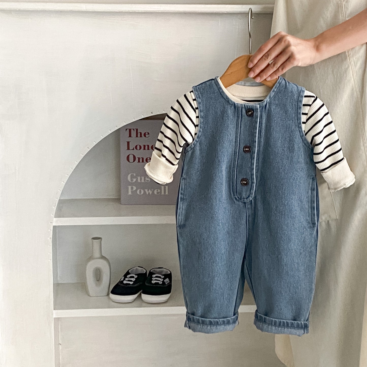 A Spring infants and toddlers 0-3 years old female treasure striped top + denim vest long climbing 2-piece set can be sorted