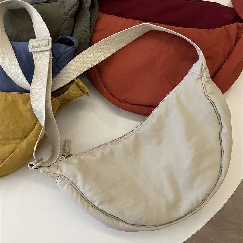 A Youjia fitting room with the same female messenger bag Xiaohongshu nylon dumpling bag student shoulder bag cloth bag factory supply