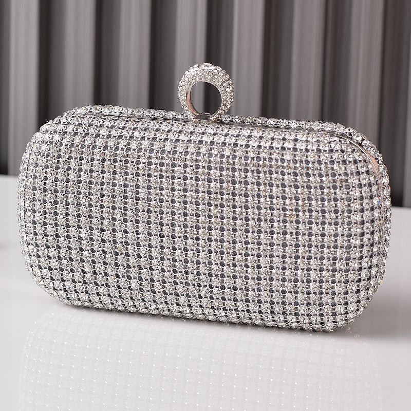 Una bolsa de cena con diamantes de imitación de venta directa de fábrica de Yixinglong, una bolsa de fiesta con diamantes grandes de plata, una bolsa de banquete noble y brillante, una bolsa de mujer transfronteriza 