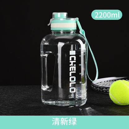 Una taza de agua de gran capacidad de verano con forma de cubo de una tonelada, tetera deportiva para fitness para hombres y mujeres, tetera de plástico para estudiantes, personalizada 