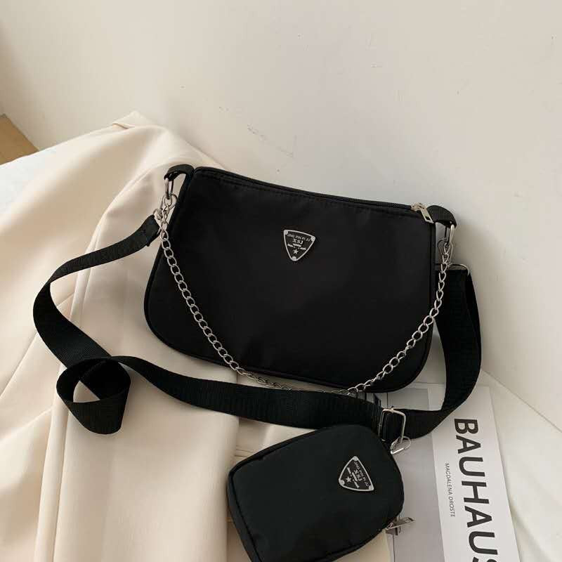 A Cross-border bag women&#039;s bag 2022 Korean version of the new simple nylon bag for college students&#039; shoulder bag with foreign flavor.