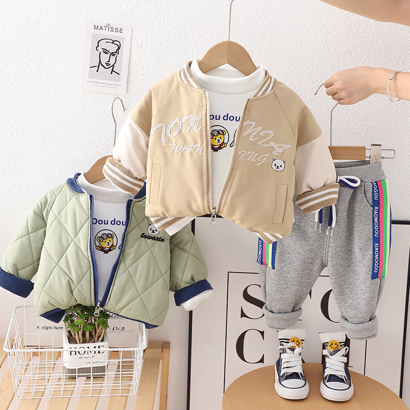 A foreign trade children's new handsome boy autumn and winter English thickened warm three-piece set source manufacturer wholesale