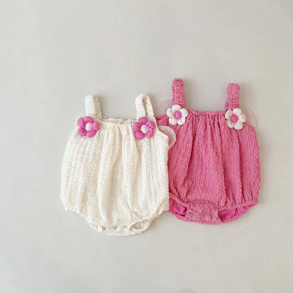 A Newborn Baby Summer Slim Clothes Female Baby Bodysuit Summer Super Cute and Cute Wings with Hanging Straps and Butt Hoops