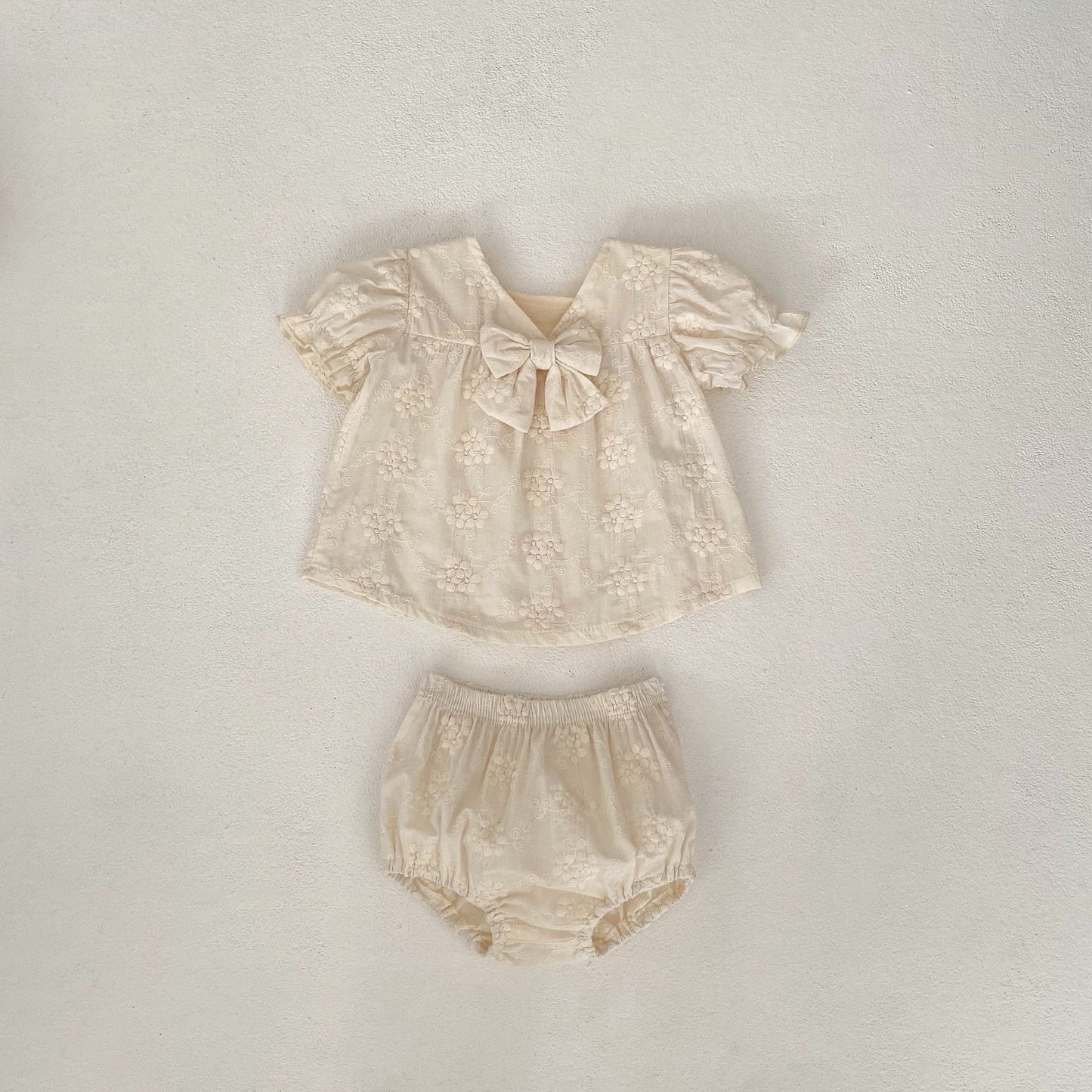 A 2024 summer ins baby 0-3 years old baby girl embroidered lantern short-sleeved top + briefs 2-piece set