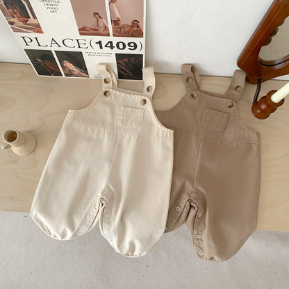 A autumn new Korean version of ins infant pants for boys and girls casual open strap pants shoulder strap can be adjusted.