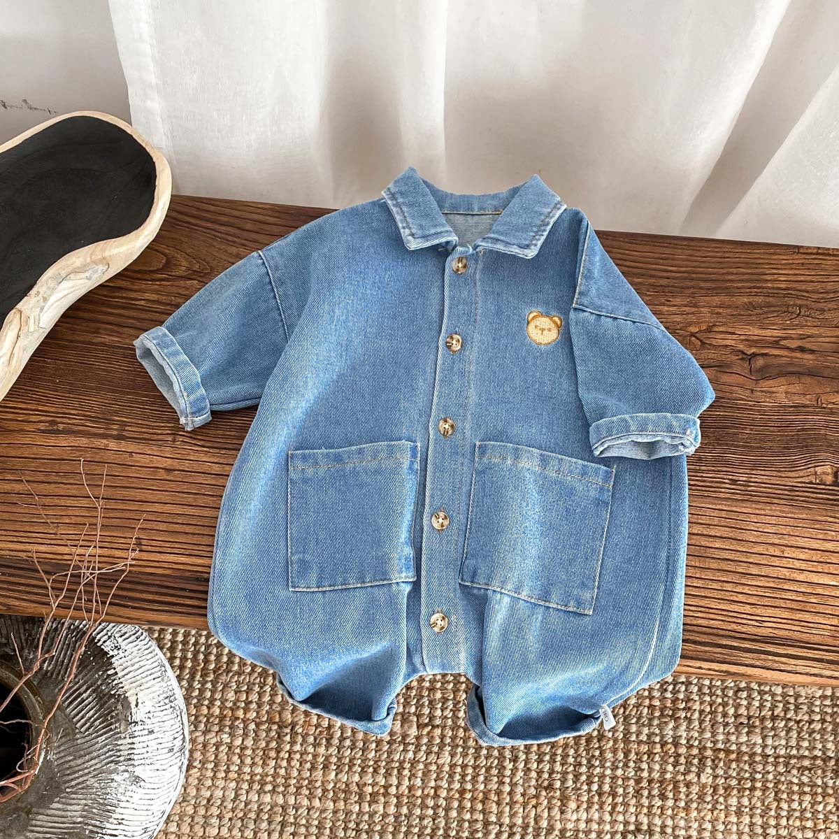 A baby spring and autumn denim jumpsuit for boys and girls, cartoon teddy bear with open buckle, long crawling clothes for newborns